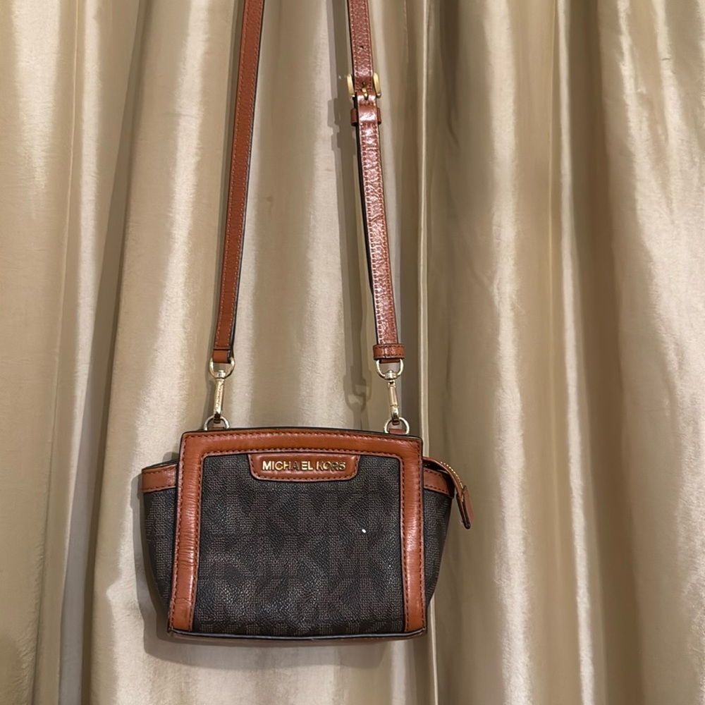Micheal Kors crossbody/purse